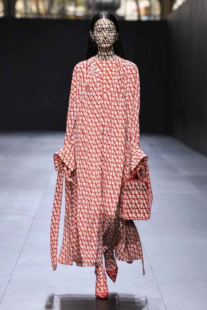 Desfile valentino primavera 2023
