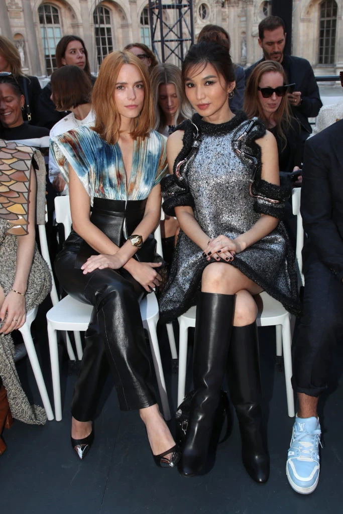 Stacy Martin y Gemma Chan