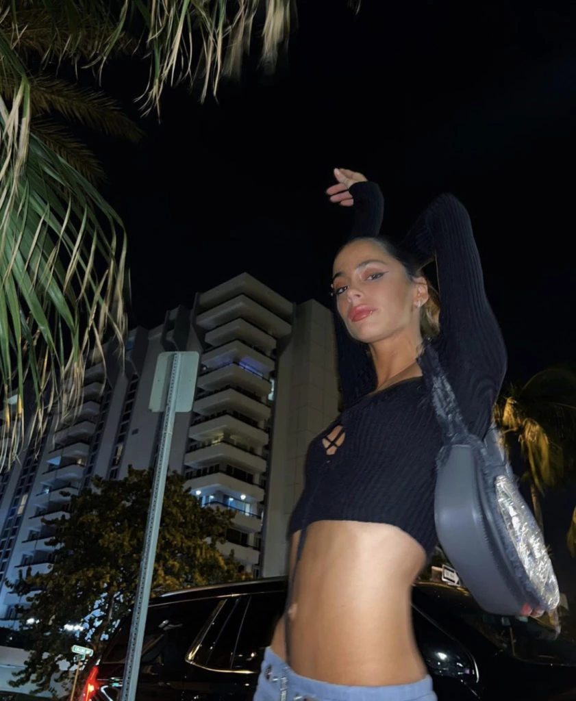 Tini Stoessel y su look Y2K. Foto: Instagram.