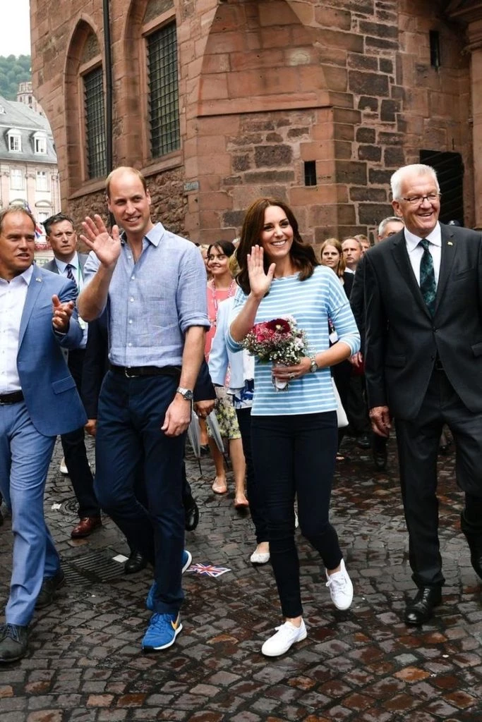 Kate Middleton con sus Superga. Foto: Pinterest.