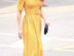 Kate Middleton llegando a un hospital en  un vestido amarillo. Foto: Instagram.
