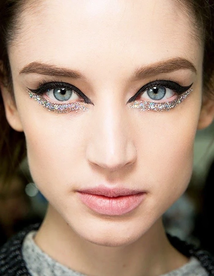 Maquillaje con brillos. Foto: Pinterest.
