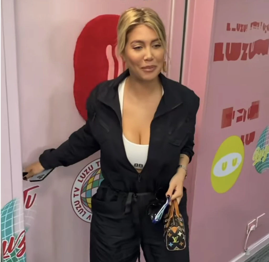 Wanda Nara y su costosa mini bag Louis Vuitton. Foto: Instagram.