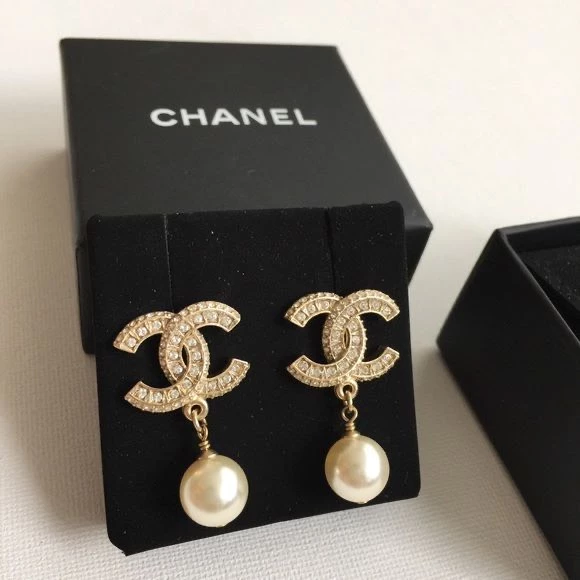 Los aros Chanel de la China Suárez. Foto: Instagram.