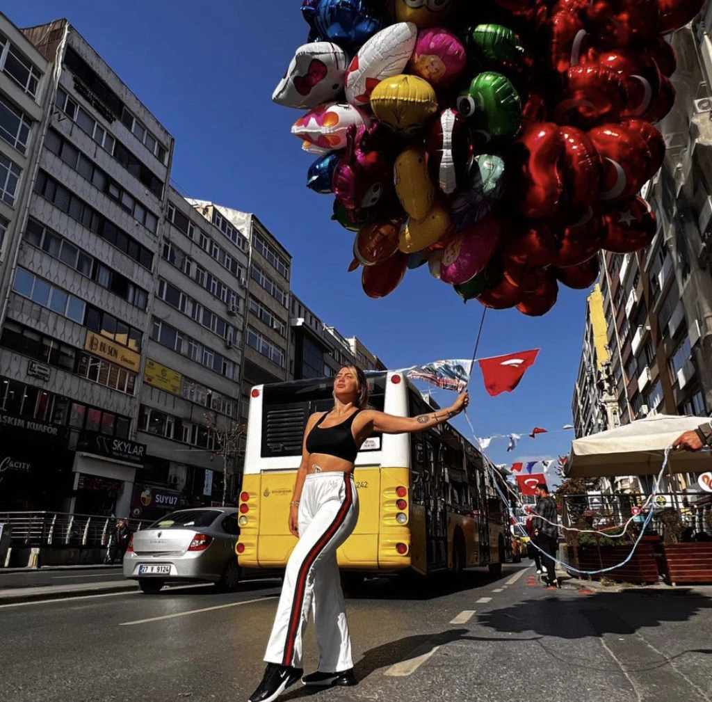 Wanda Nara y su look sporty en Estambul. Foto: Instagram.
