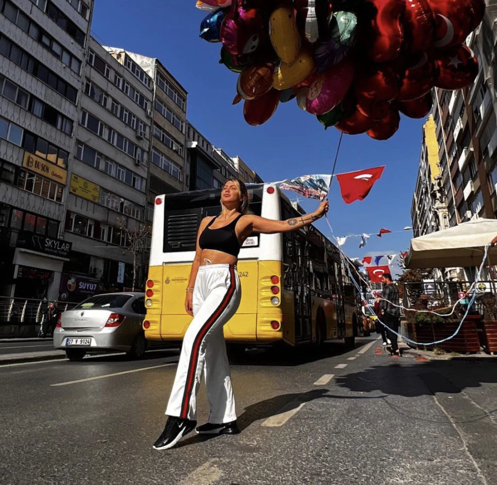 Wanda Nara y su look sporty en Estambul. Foto: Instagram.