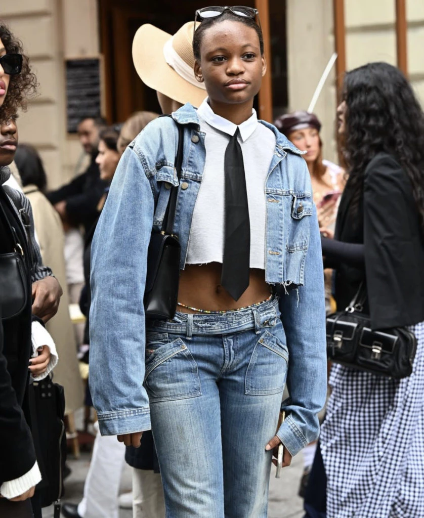 Jean sobre jean. Foto: Instagram.