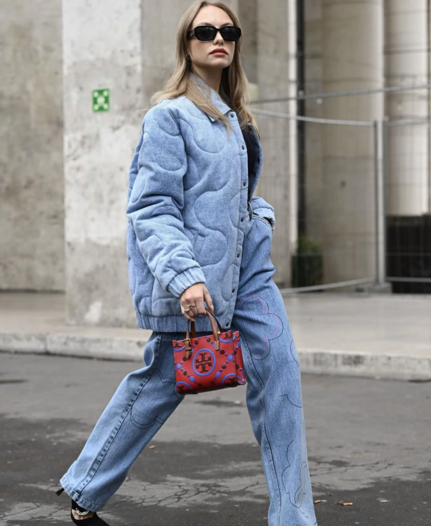 Jean sobre jean. Foto: Instagram.