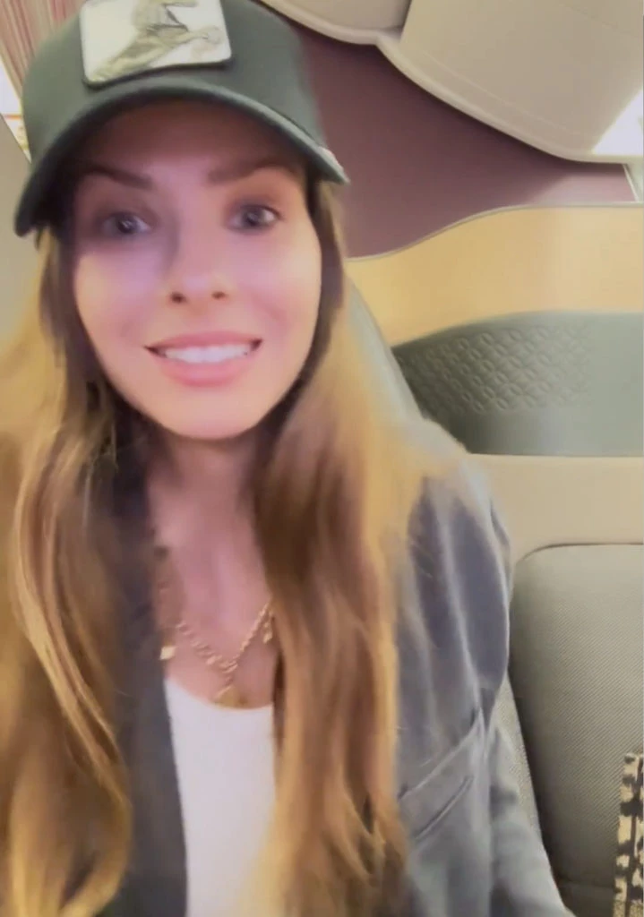 La China Suárez camino a Qatar. Foto: Instagram.