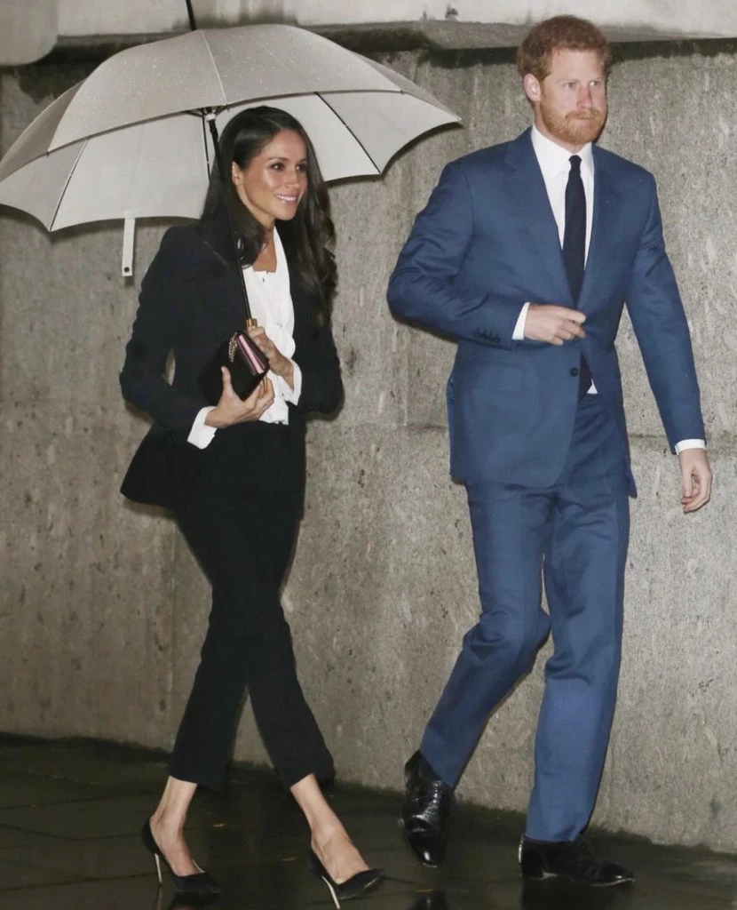 Meghan Markle con un traje sastre que es habitual en ella. Foto: @sussexroyal:life.