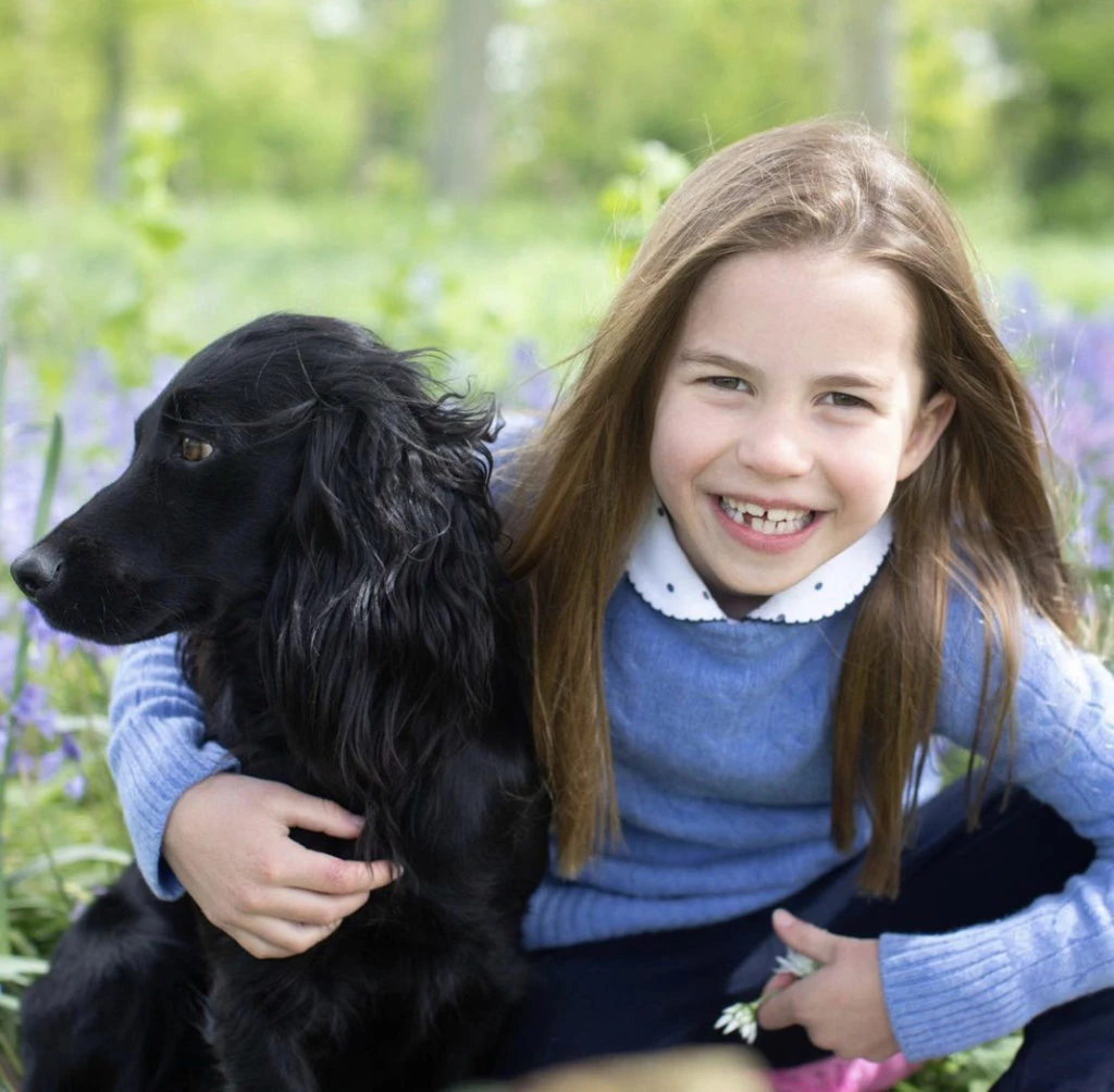 La princesa Charlotte y su mascota. Foto: Instagram.