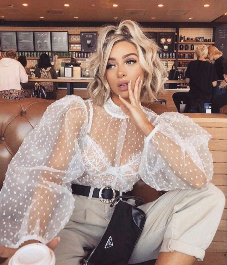 El ítem de media estación que levanta cualquier look es la blusa de plumeti