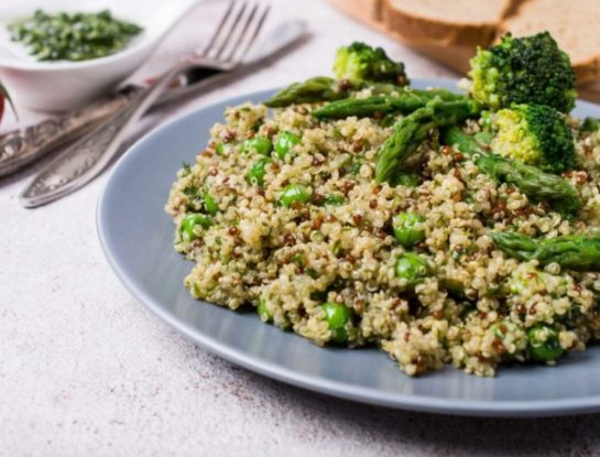 La receta de quinoa con vegetales para una comida muy energética y vegana
