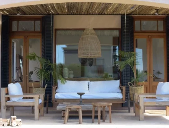 La madera al natural es tendencia en espacios exteriores