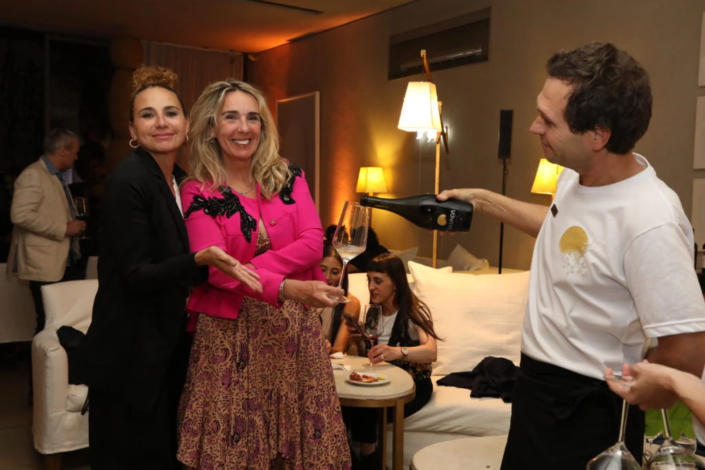 Natalia Lobos y Milagros Resta en evento La Linda Vinos (82)