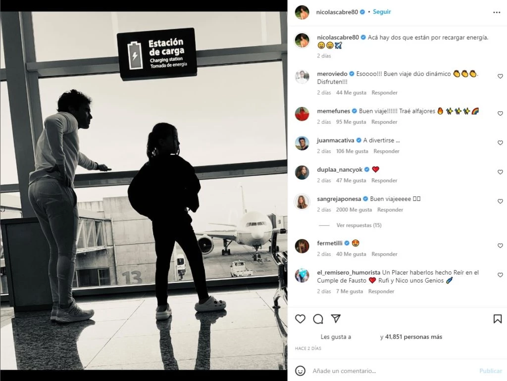 Nicolás Cabré viajó con su hija Rufina a la playa