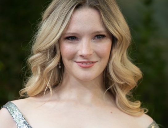 Quién es Morfydd Clark, la actriz sueca que confunden con Luisana Lopilato por su parecido físico