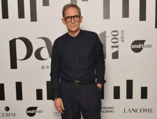 El diseñador Adrián Brown tuvo su presentación en el Desfile Para Ti 100 Años: "No creo en las tendencias"