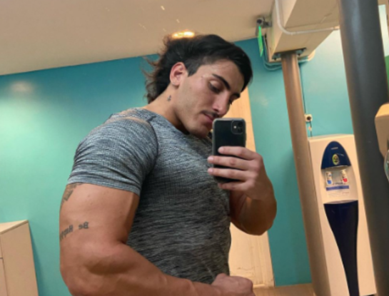 ¡Nada que ver! Así lucía Tomás Holder, el primer eliminado de Gran Hermano, antes del físico culturismo