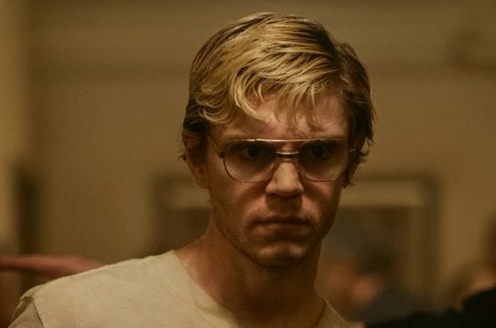 Así lucen los personajes de la serie sobre Jeffrey Dahmer en la vida real