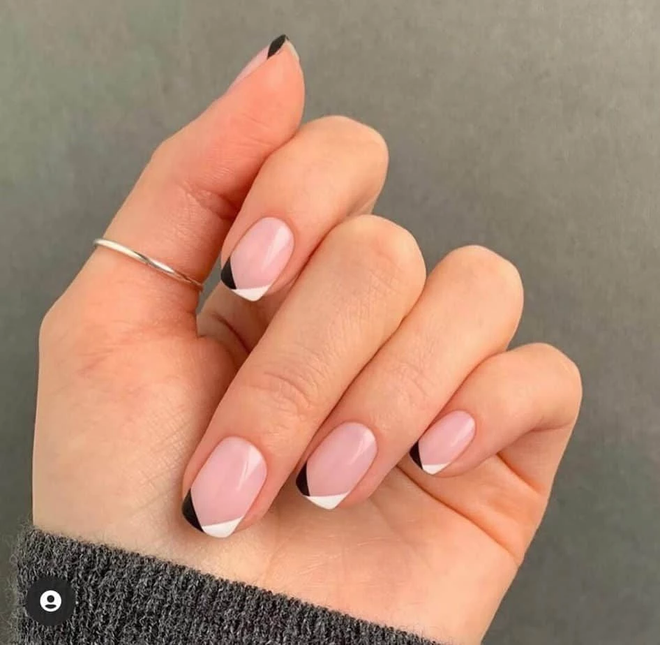 Manicuras en blanco y negro para darle a tus manos el toque más chic