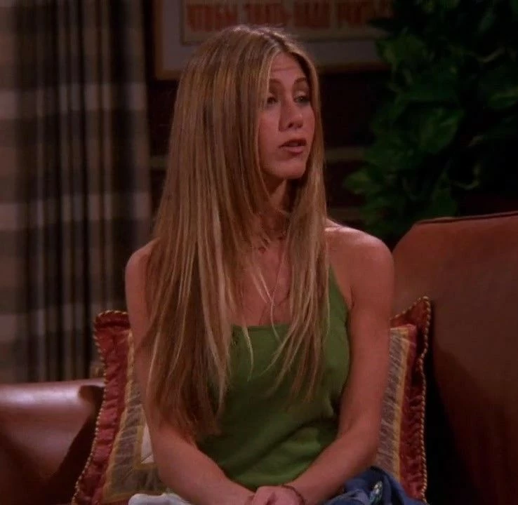 Jennifer Aniston eligió un look inspirado en Friends para su más reciente entrevista