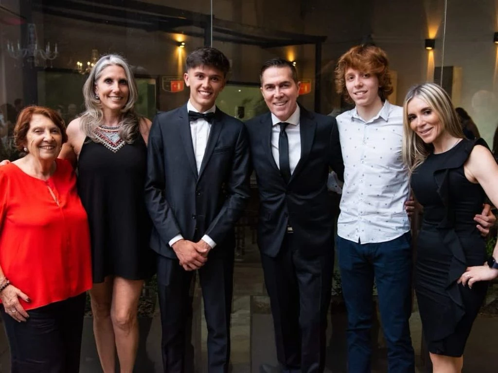 Rodolfo Barili con hijos