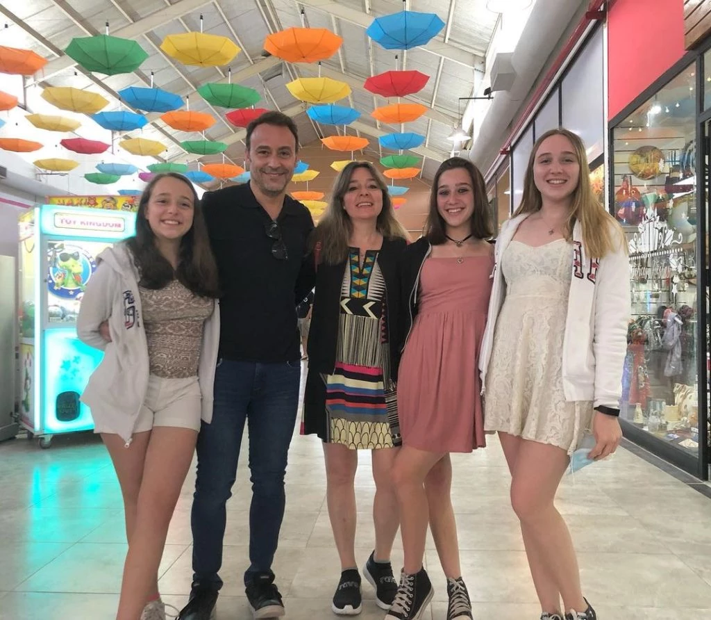Adrián Pallares y su familia