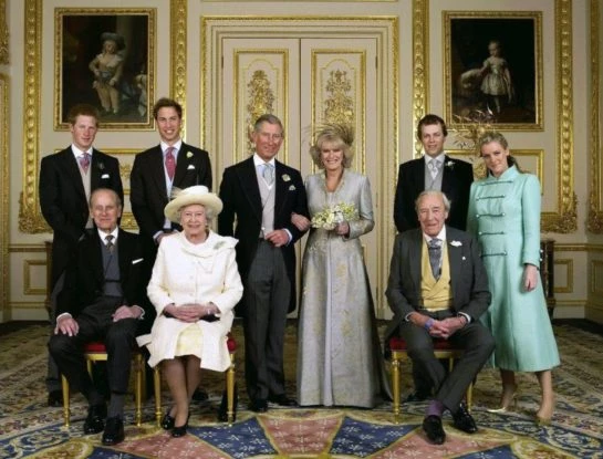 Así es la particular relación entre el rey Carlos III y la hija de Camilla Parker Bowles