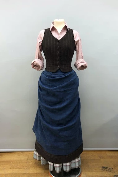 vestuario Enola Holmes 2