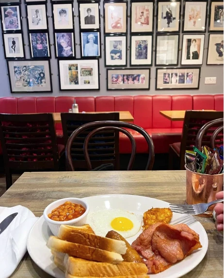 Esta es la cafetería que amaba Lady Di y que hoy lleva su nombre