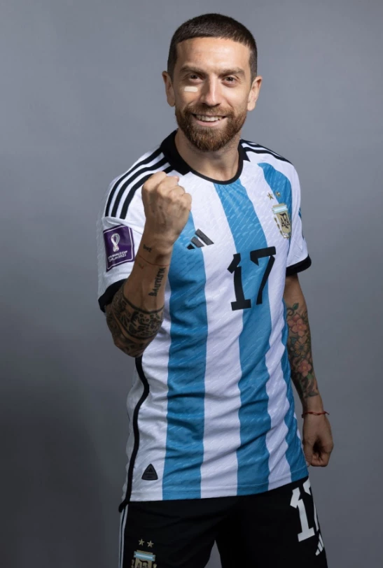 Papu Gómez con curita en la cara