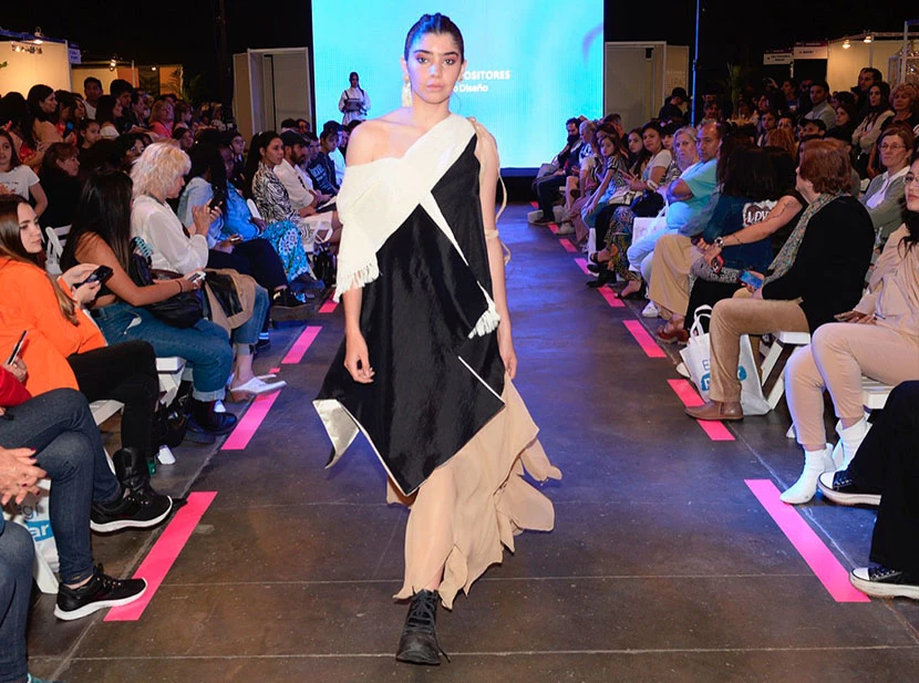 Desfile Emprendedores Puro diseño 2022