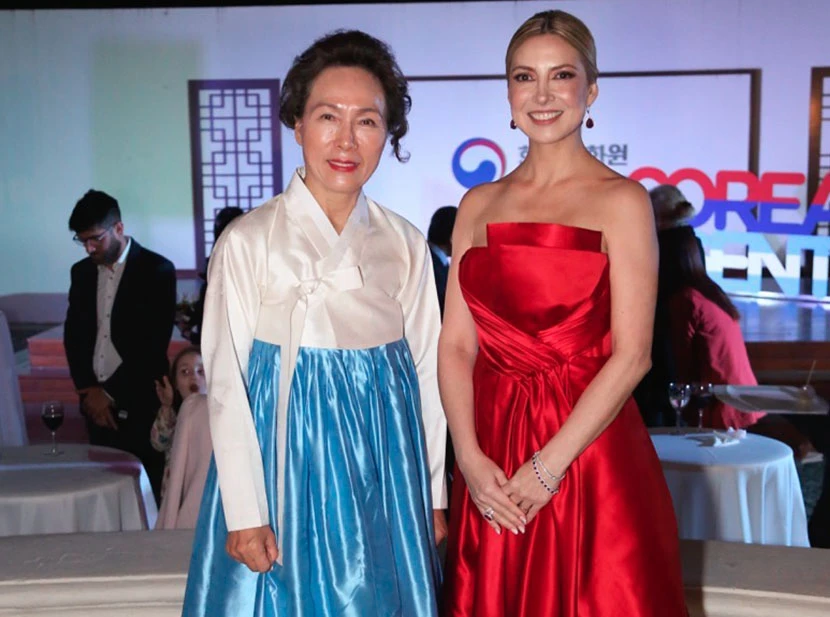 desfile Fabiola Yañez