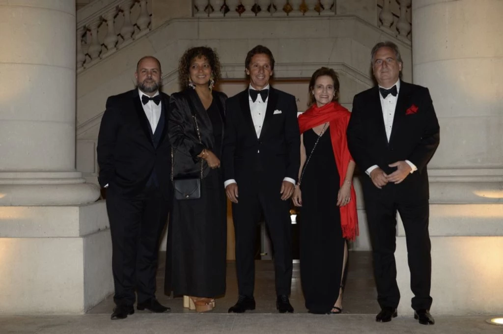 Gustavo Castagnino, director de Asuntos Corporativos y Sustentabilidad de Genneia, y su mujer Beatriz Guerra; Alejandro Gravier, Silvina Pueyrredon y Tato Lanusse