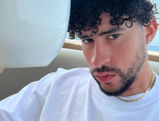 Bad Bunny y su look trendy caminando por Palermo 