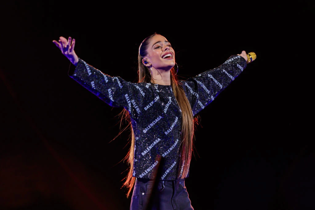 El look flashionista de Tini para cantar junto a Coldplay