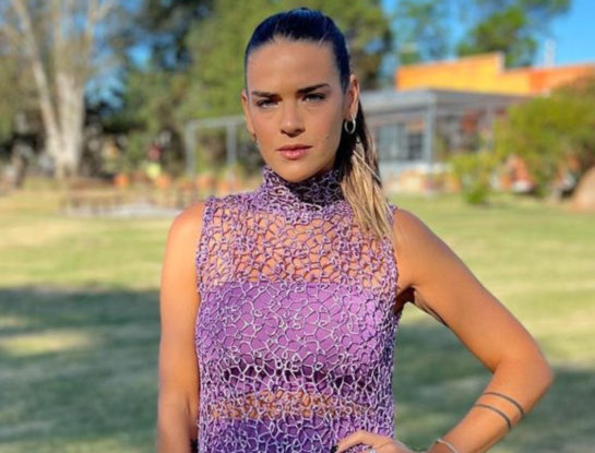El look súper audaz de Mica Vázquez para un evento de día
