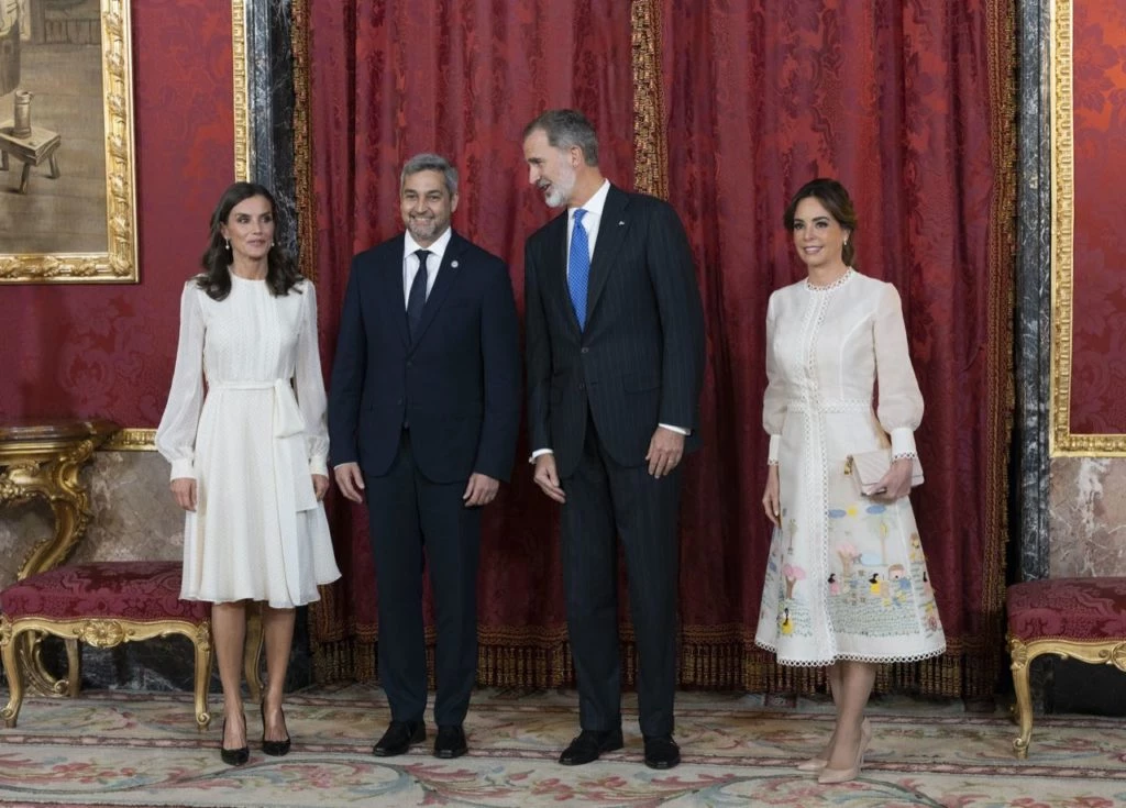 Look letizia y leonor