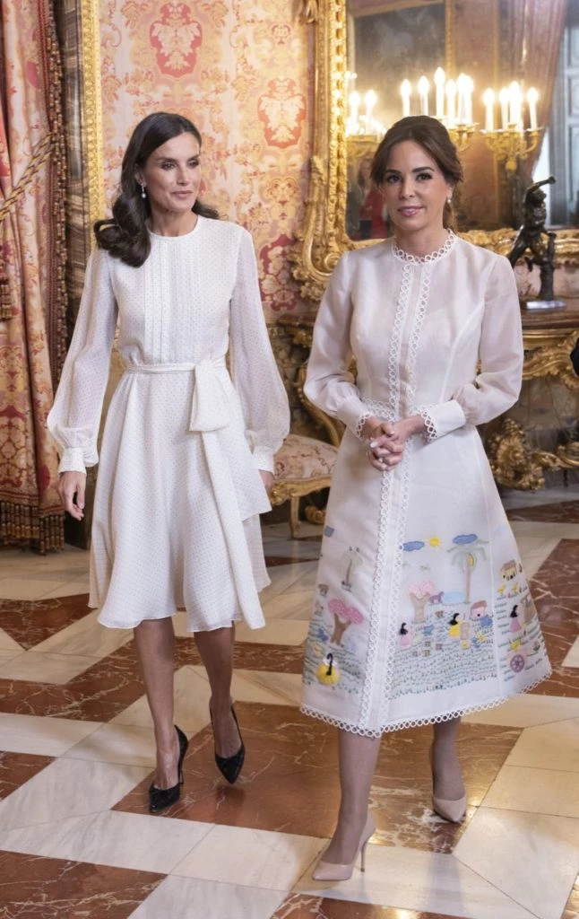 Look letizia y leonor