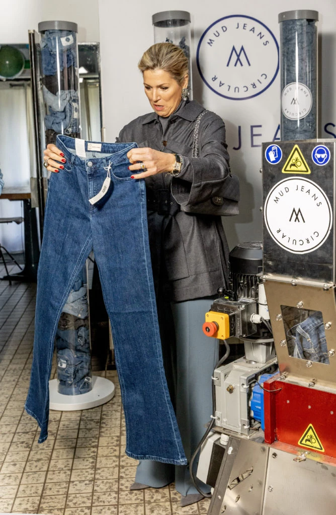 Maxima Zorreguieta probándose jeans