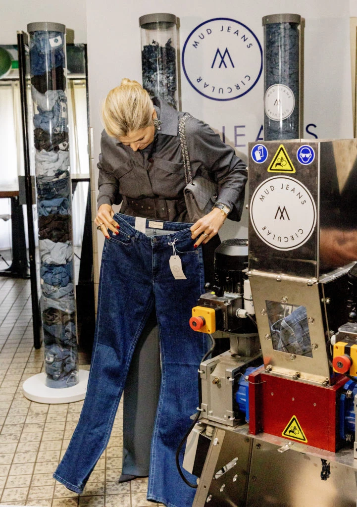 Maxima Zorreguieta probándose jeans