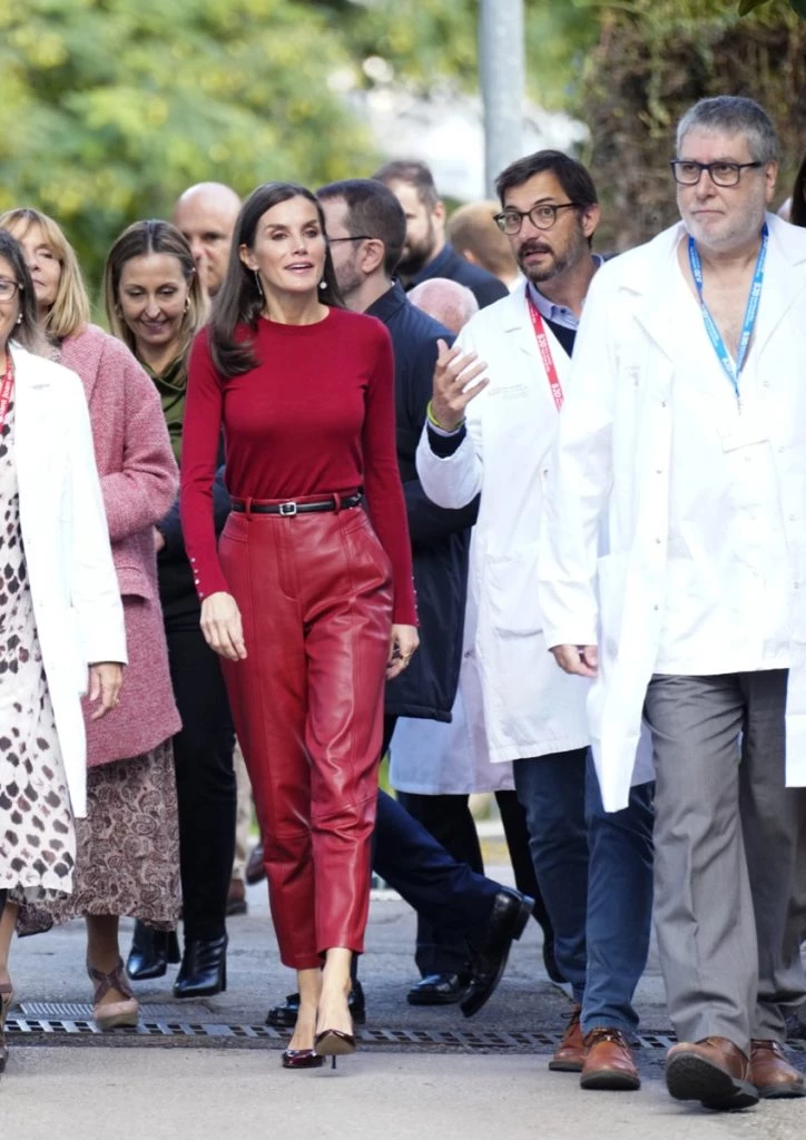 Letizia con pantalones de cuero