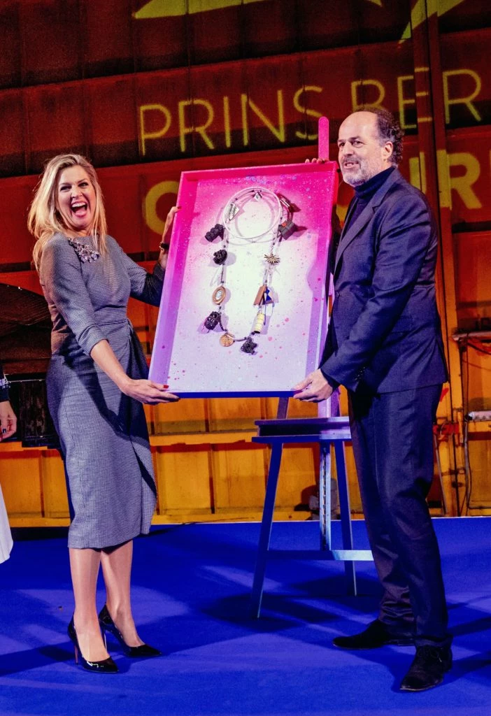 look Maxima visita Museo Straat