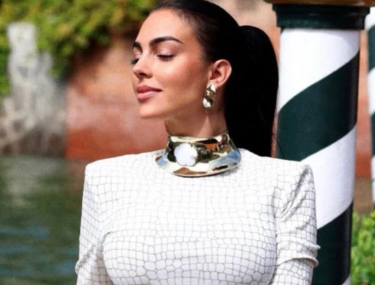 Georgina Rodríguez se suma a la moda de la doble cartera 