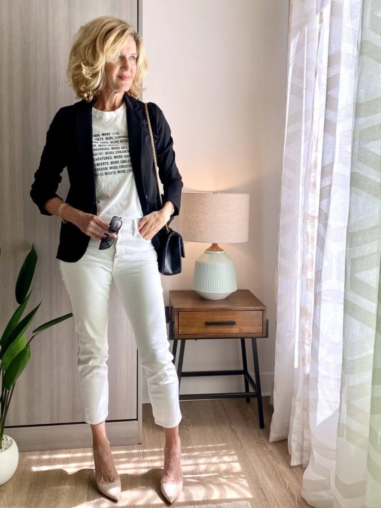 Cómo llevar el pantalón blanco, un imprescindible del verano