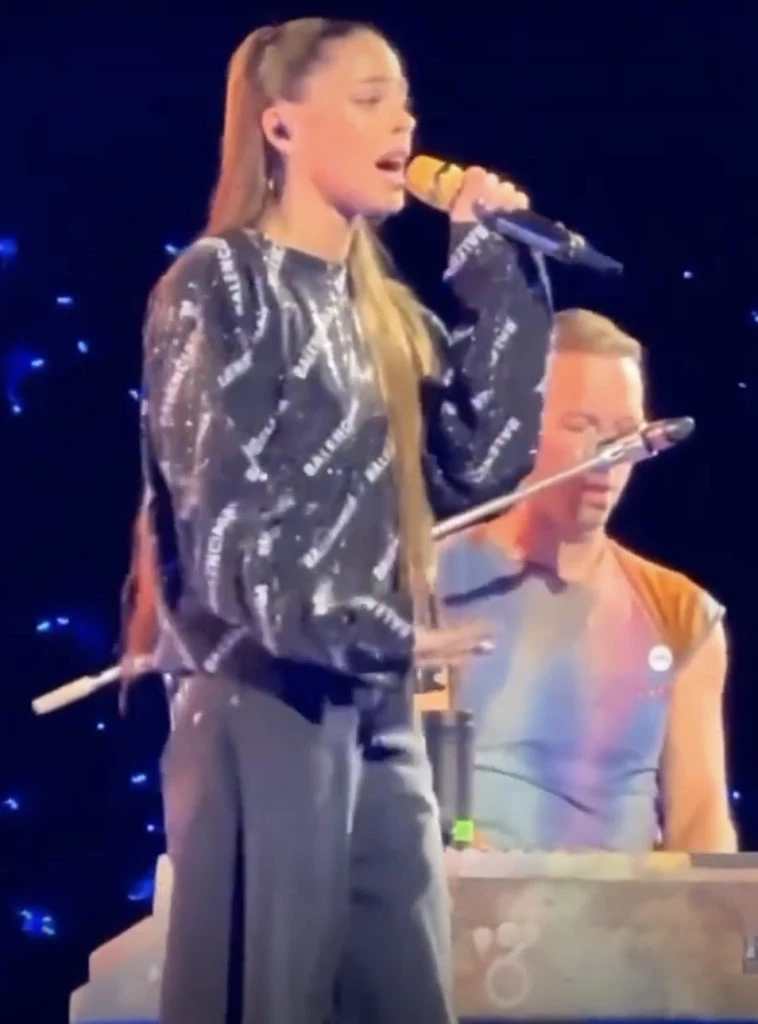 Tini Stoessel Chris Martin en River. Foto: Instagram.