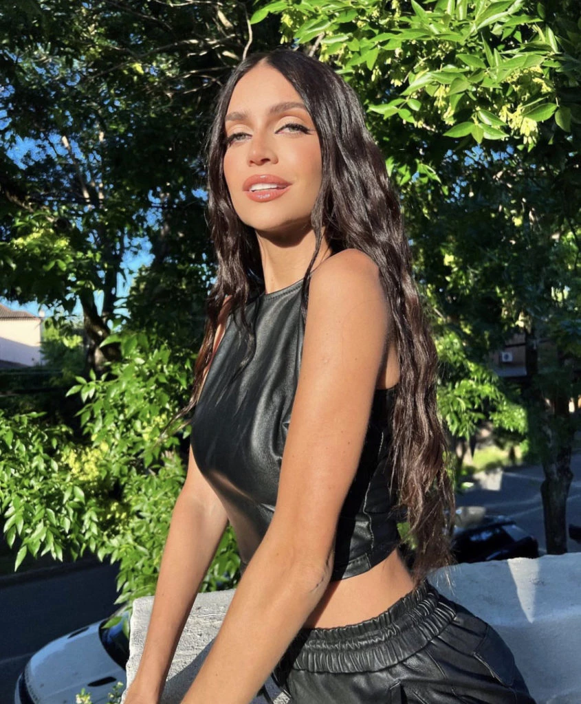 Zaira Nara y su look sporty chic. Foto: Instagram.