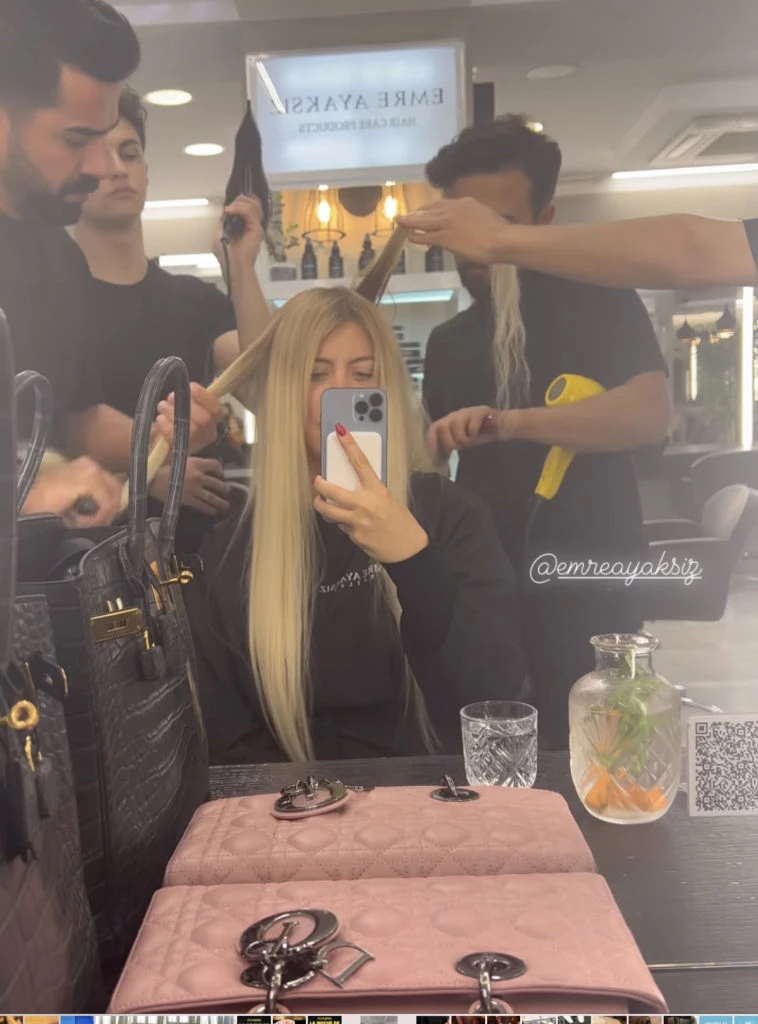 A la peluquería, Wanda Nara también fue con dos carteras. Foto: Instagram.