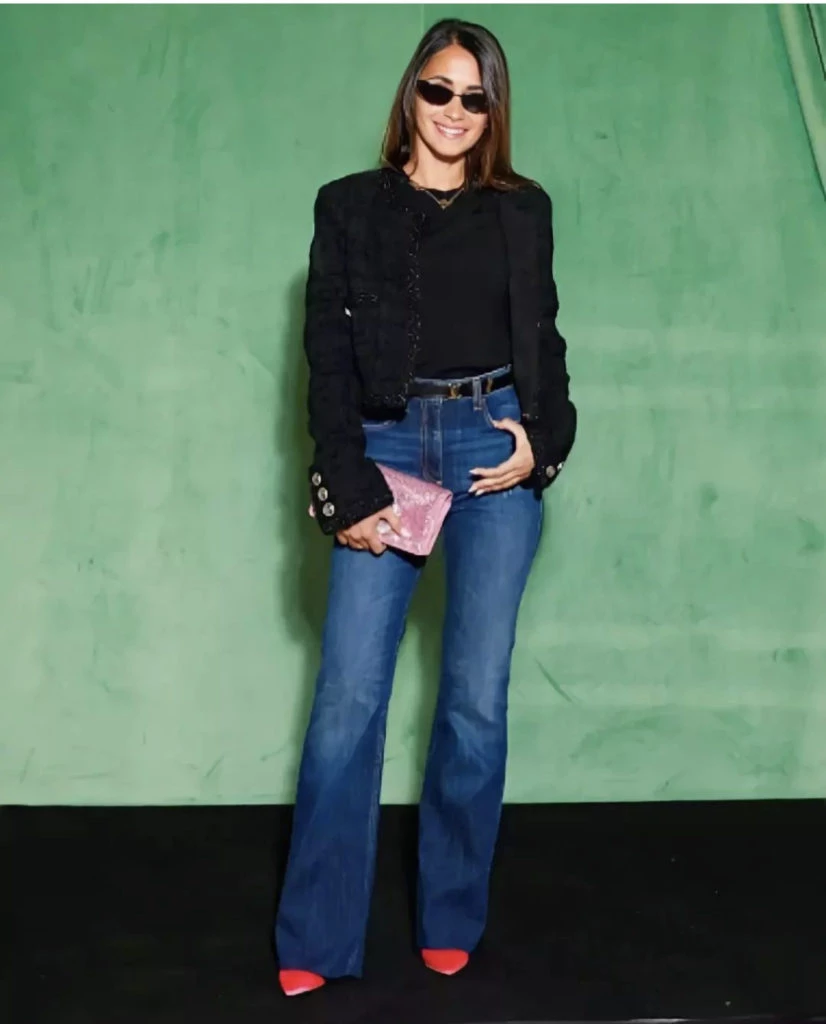 Antonela Roccuzzo y su cartera rosa. Foto: Instagram.